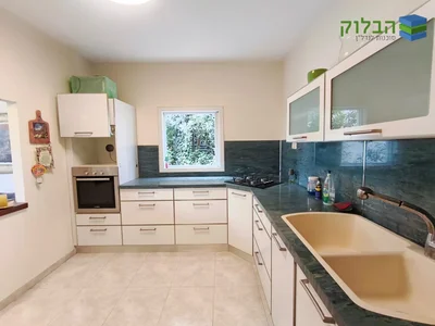 Residential quarter Nouveau en vente en exclusivite appartement 4 pieces rue hasadeh quartier remez rishon lezion