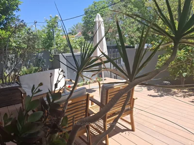 Residential quarter Charmante maison renovee raanana kiriat sheret