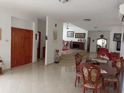 Residential quarter Excellente opportunite a ne pas manquer villa a vendre grand terrain proche de la mer afridar ashkelon